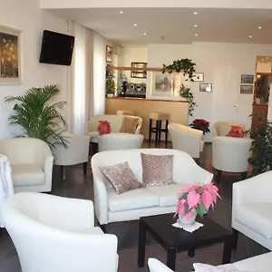 https://hotel-sole-mare.hotelitalianriviera.com